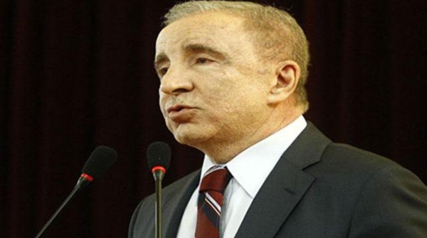 &Uuml;nal Aysal'dan flaş a&ccedil;ıklama!