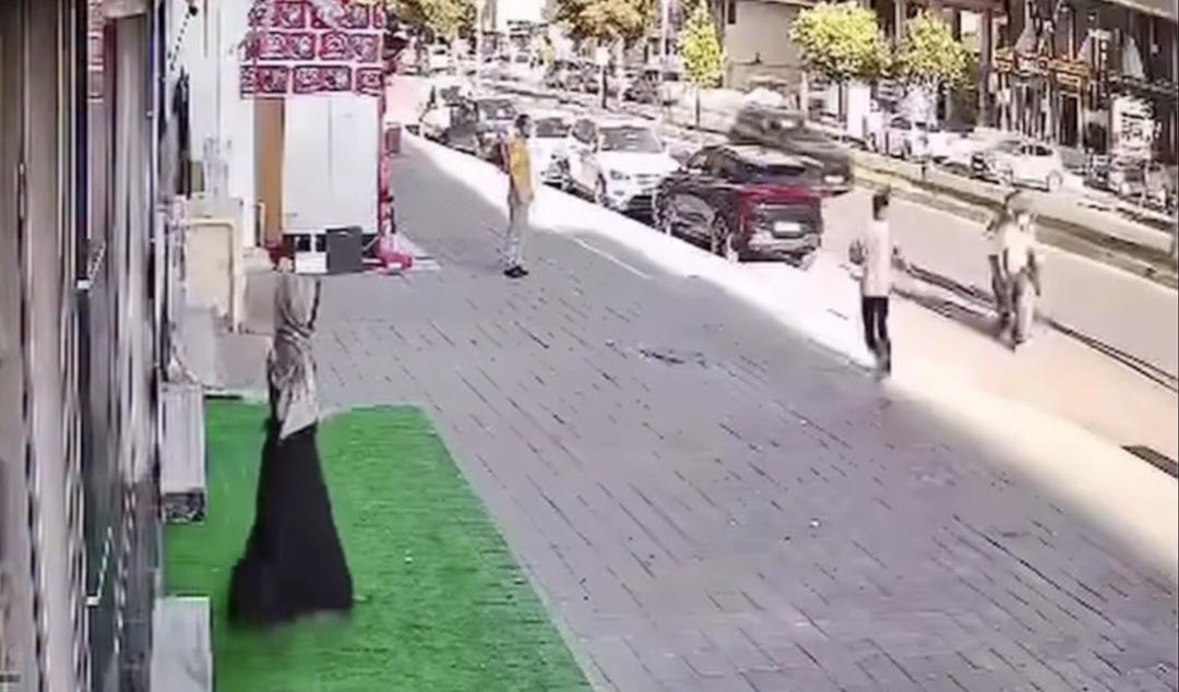 1200xauto Mardin'de korkunç olay: Bıçaklı kavgadan kaçarken minibüsün altında kalıp öldü! Olay anı kamerada