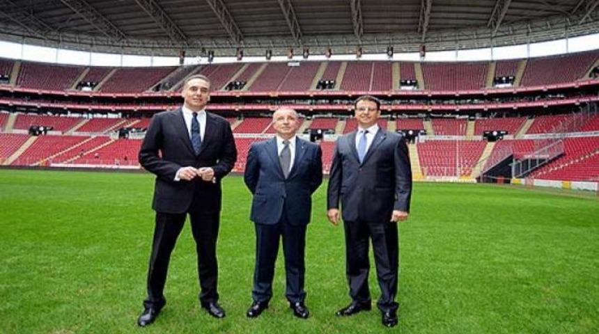 &Uuml;nal Aysal sahaya iniyor