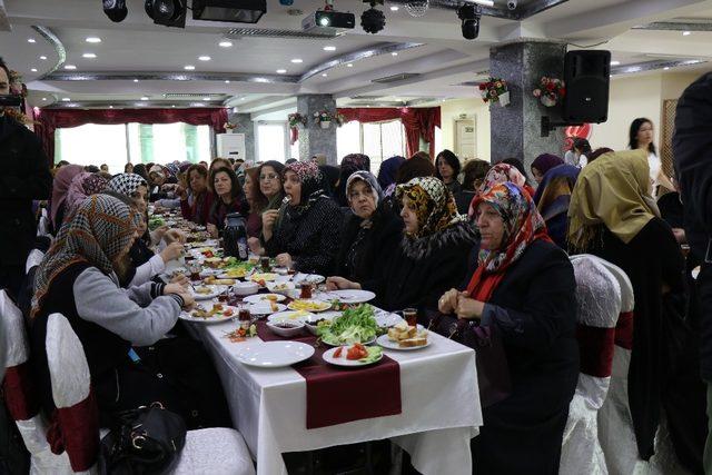 Kadın ve Demokrasi Derneği (KADEM) Kahvaltıda buluştu.