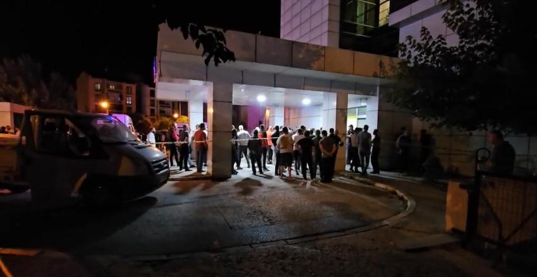 Sakarya da hastane bahçesinde silahlı kavga: 1 kişi hayatını kaybetti 1