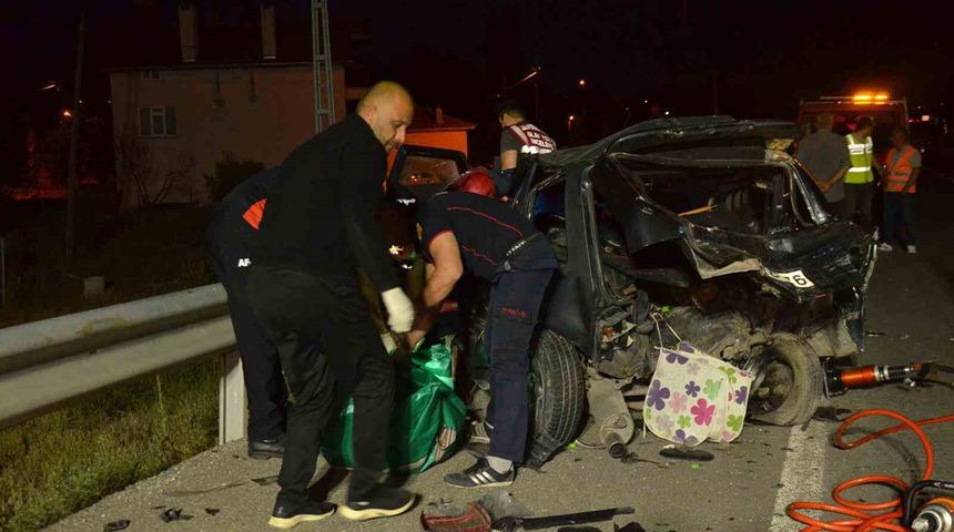 Tavşanlı’da feci kaza! 2 araç çarpıştı: 1 ölü, 3 yaralı