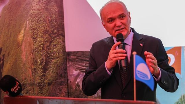 Düzce’deki Ceneviz Kalesi Plajı’na mavi bayrak! Başkan Özlü: Akçakoca’da mavi bayrak artacak