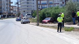 Manavgat'ta direğe çarpan otomobil sürücüsü yaralandı