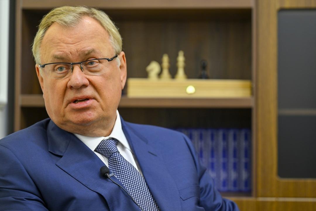 AA-20250624-38370546-38370540-RUS_BANKASI_VTBNIN_BASKANI_KOSTIN_DOLARIN_TEKEL_DONEMI_YAVAS_YAVAS_SONA_ERECEK
