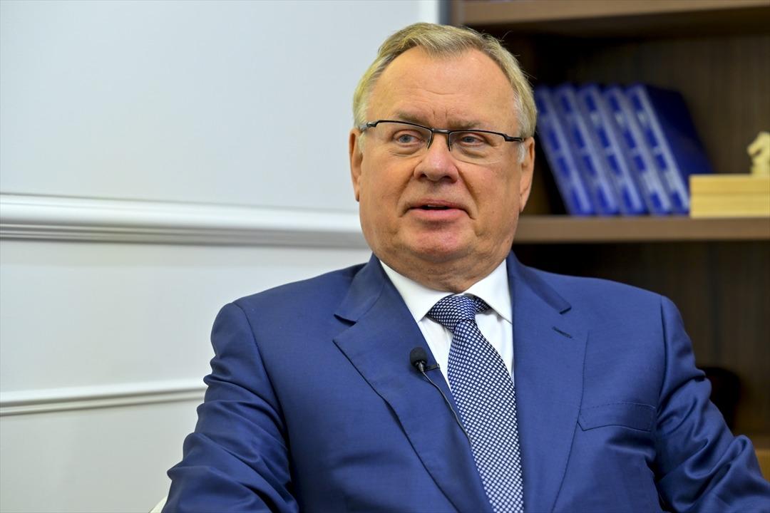 AA-20250624-38370546-38370544-RUS_BANKASI_VTBNIN_BASKANI_KOSTIN_DOLARIN_TEKEL_DONEMI_YAVAS_YAVAS_SONA_ERECEK
