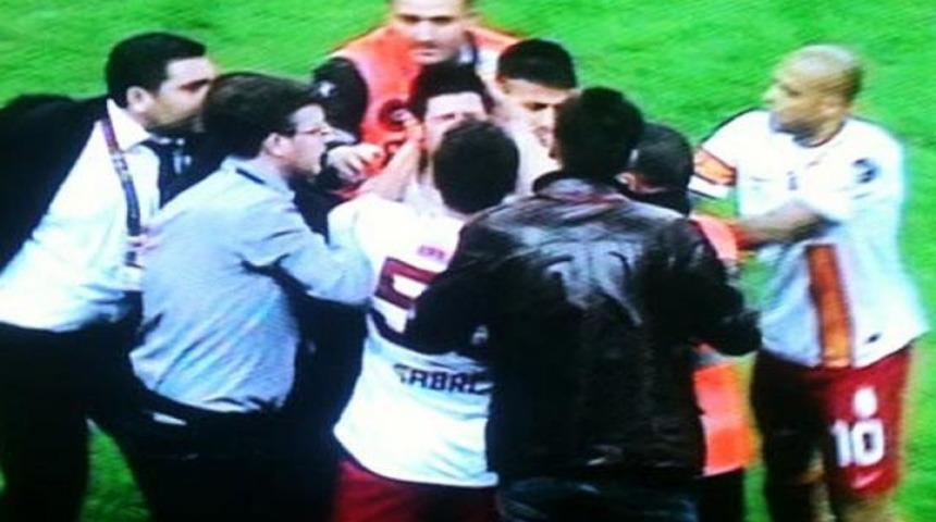 Galatasaray taraftarı sahaya indi!