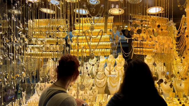 Kuyumculara akın ettiler! 'Hiç görmediğimiz bir kalabalık' Altın fiyatları...