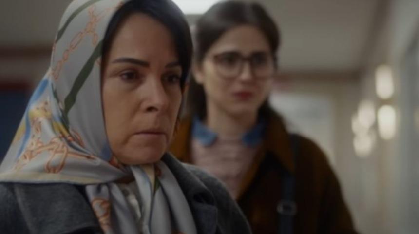 Sevinç Erbulak'ın kızı Zeynep Kavin liseden mezun oldu! Görenler aynı yorumu yaptı