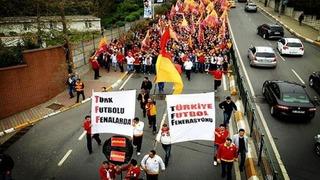 Galatasaray taraftarı TFF'ye yürüdü!