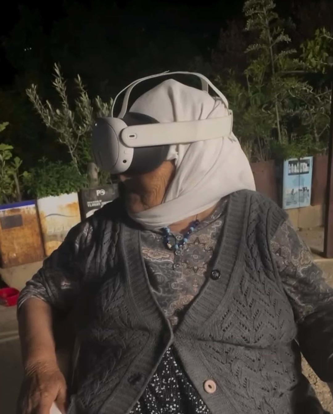 80 yaşında bir ilki deneyimledi! Videonun altına adeta yorum yağdı:  Amanın, bu ne biçim dünya böyle  1