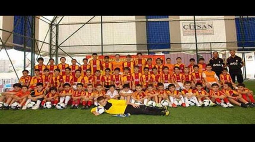 Galatasaray yurt dışına a&ccedil;ılıyor!