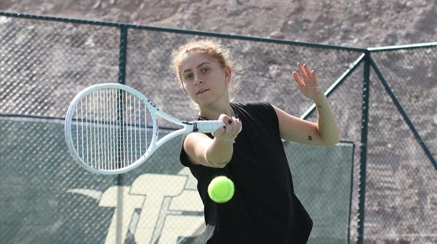 Milli tenisçi Berfu Cengiz, Wimbledon'a elemelerin ilk turunda veda etti
