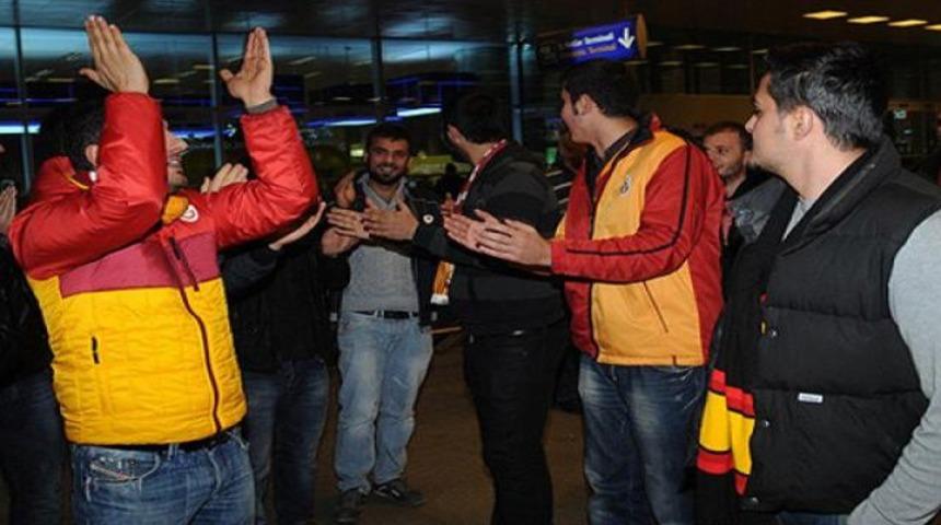 Gelmeyen Sneijder'i karşılamaya gittiler!