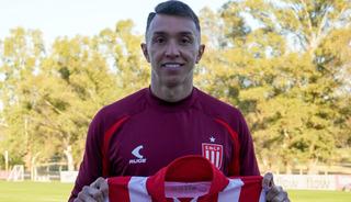 Fernando Muslera, 14 yıl sonra farklı bir takımın formasını giydi! "Duygulanmayacağım, en azından orada da kırmızı var..."