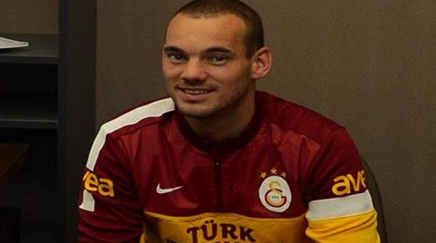 Van Gaal a&ccedil;ıkladı: Sneijder yok!