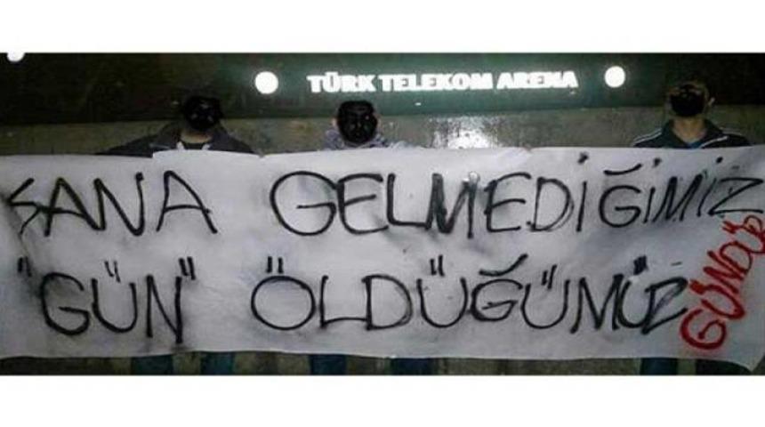 Arena'ya gece baskını!