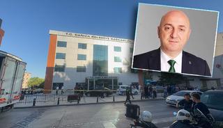 Belediye binasında dehşet anları! Zabıta kendisini başından vurdu: Aynı kurşun Belediye Başkanına da...