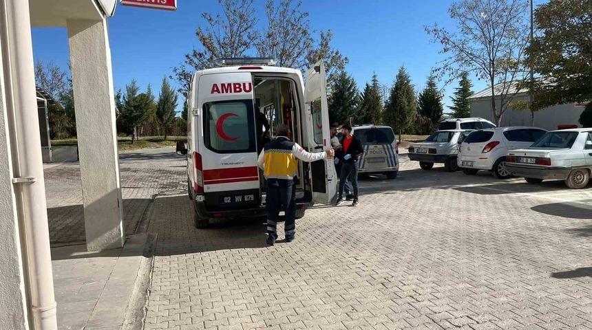 Eski muhtarın evine silahlı saldırı düzenlendi: 2 yaralı