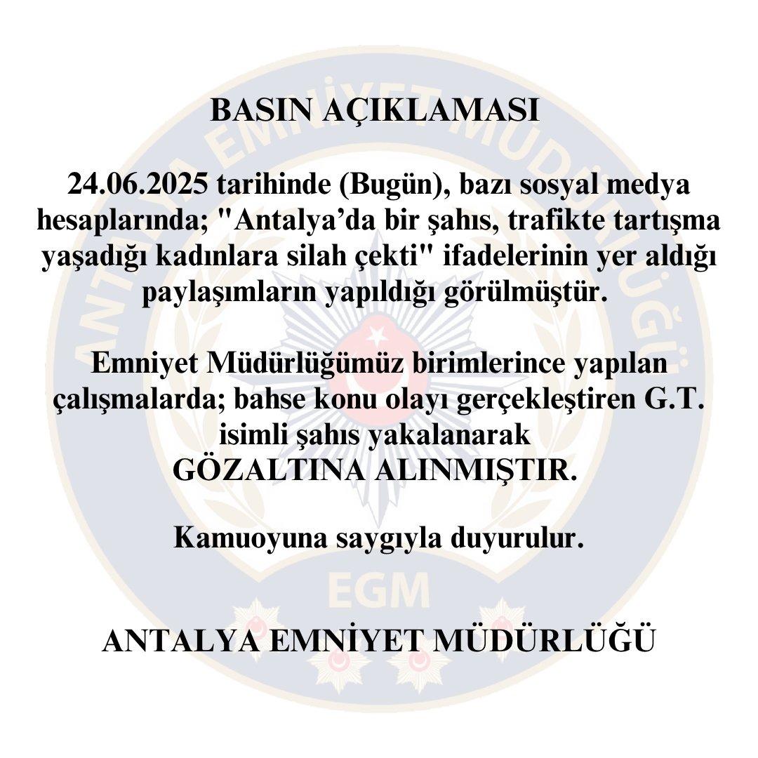 Trafik magandası tartıştığı kadın sürücüye kabusu yaşattı! Elinde silahla aracın önünü kesti: "İnin lan aşağıya" 3