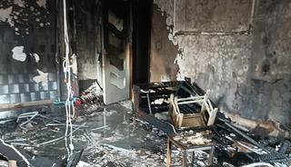 Cep telefonu patladı, ev küle döndü! 8 kişi dumandan etkilendi