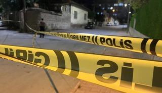 Sokakta kovaladığı kişiyi bıçaklayıp kaçtı