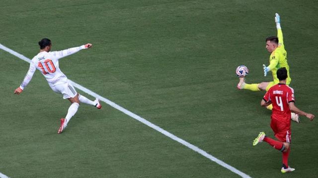 Galatasaray'ın yeni transferi Leroy Sane'ye tepkiler çığ gibi! Kaçırdığı goller sonrası ortalık karıştı... 'İlk uçakla gönderin'