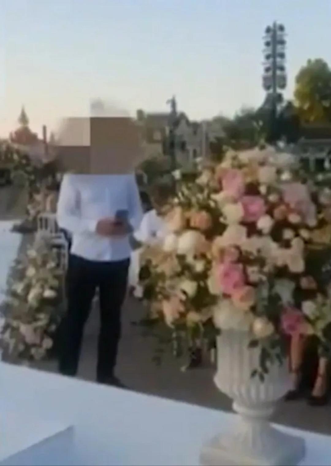 Disneyland ta skandal! 9 yaşındaki çocuğa düğün düzenlendi! Hüküm giymiş pedofili olduğu ortaya çıktı 1