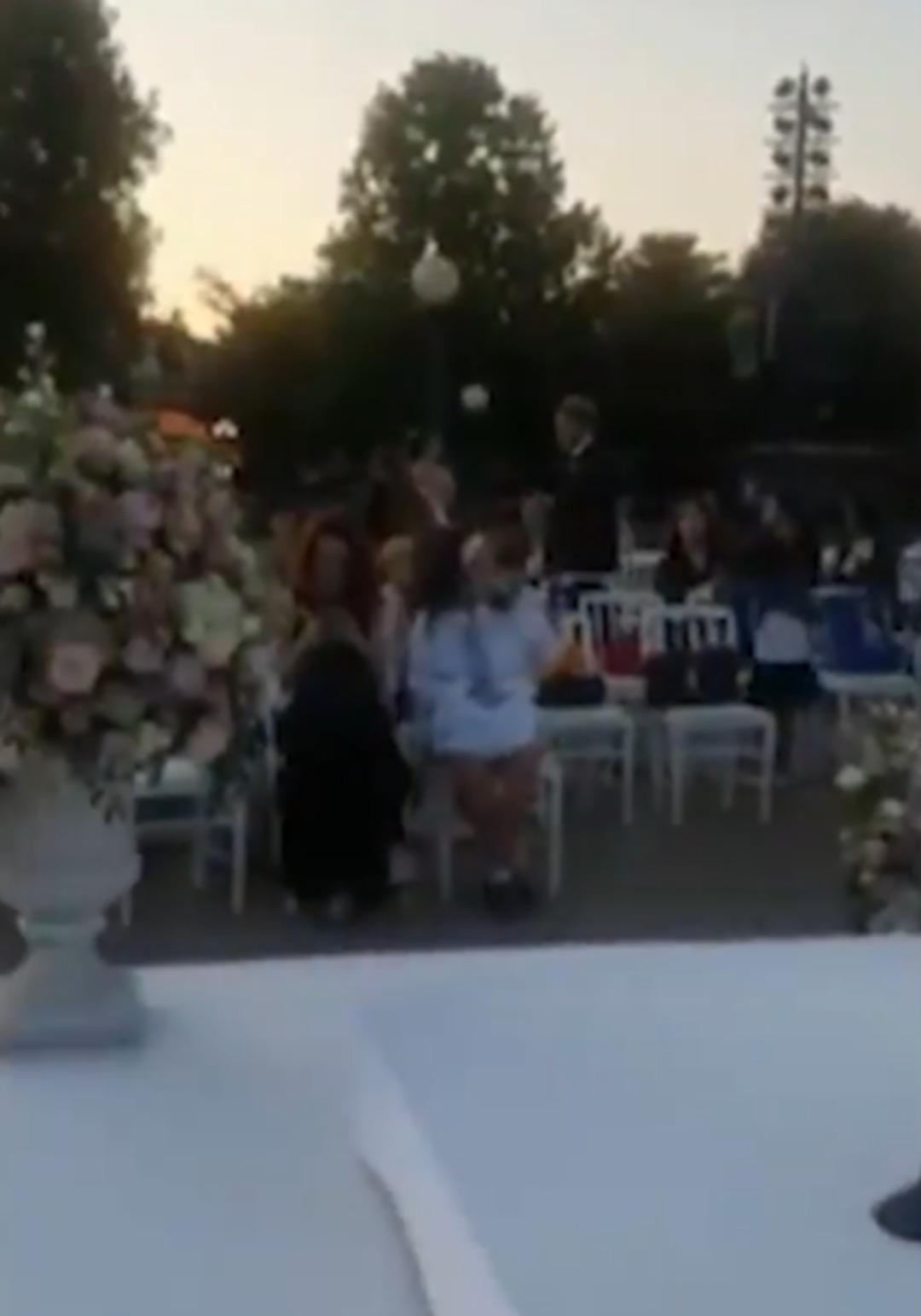 Disneyland ta skandal! 9 yaşındaki çocuğa düğün düzenlendi! Hüküm giymiş pedofili olduğu ortaya çıktı 3