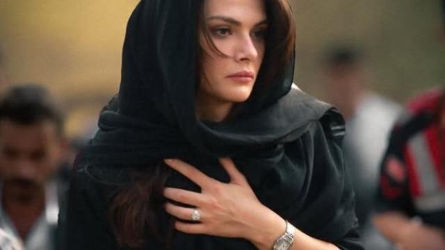 Uzak Şehir'in Alya'sı Sinem Ünsal sessiz sedasız evlendi iddiası! Berk Cankat ile aşk tatilinde 