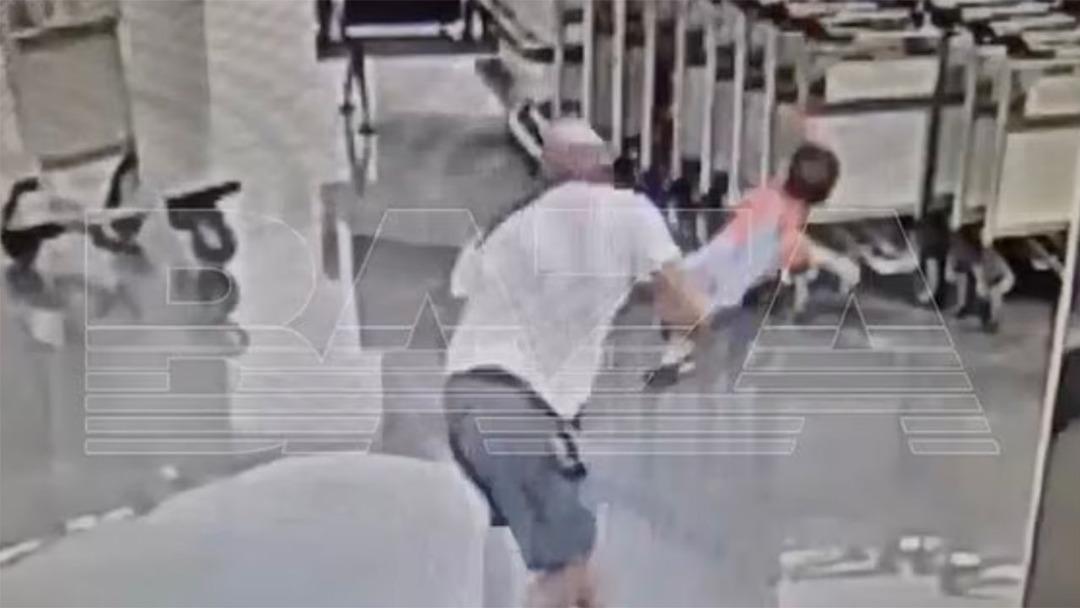 Havalimanında 18 aylık bebeği yerden yere vurdu! Komaya girdi! Dehşet anları kamerada... 2