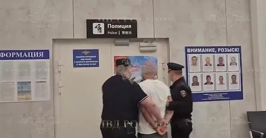 Havalimanında 18 aylık bebeği yerden yere vurdu! Komaya girdi! Dehşet anları kamerada... 4