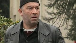 Arka Sokaklar'ın yıldızı Şevket Çoruh'un 15 yaş küçük eşi güzelliğiyle büyüledi! Görenler aynı şeyi söyledi