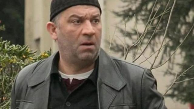 Arka Sokaklar'ın yıldızı Şevket Çoruh'un 15 yaş küçük eşi güzelliğiyle büyüledi! Görenler aynı şeyi söyledi