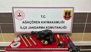 Defineciler kazı yaparken suçüstü jandarmaya yakalandı