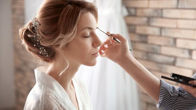 Bu sene düğün makyajında doğallık kazanıyor! 2025 düğün makyajı trendleri