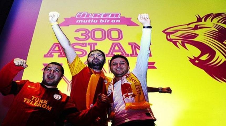 &Uuml;lker'le 300 Aslan yan yana