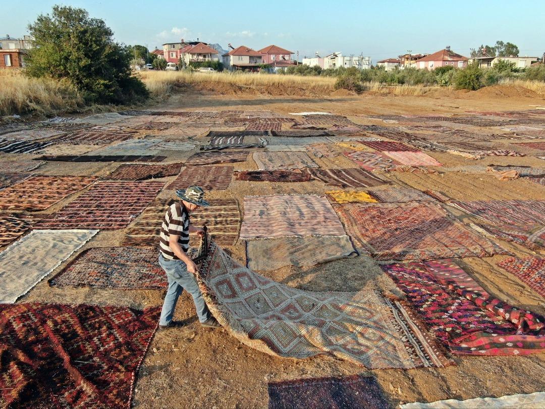 Milyonluk nöbet! Halıları serip başında bekliyorlar! Nedeni ise... 3