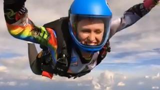 Korkunç olay! İki paraşütçü havada çarpıştı! Yere çakılan kadın hayatını kaybetti! 