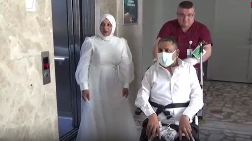 Kemik kanseri tedavisi gördüğü hastanede dünyaevine girdi