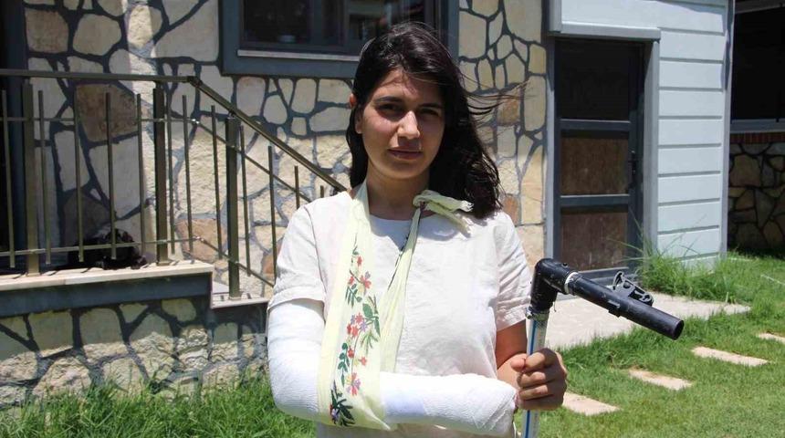 Komşuların 'hortum' kavgası: Bahçe sulama hortumu ile 24 yaşındaki kızı darbetti!