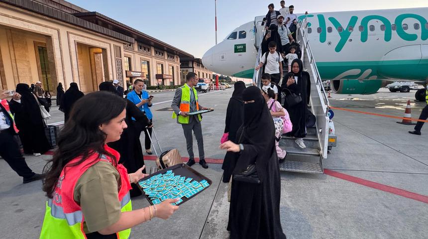 Bir ili hareketlendirecek gelişme! O ülkeden gelip törenle karşılandılar, havaalanından çıktıkları gibi... 