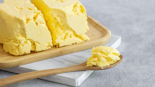 Tereyağı neden sarıdır? Sebebi nedir?