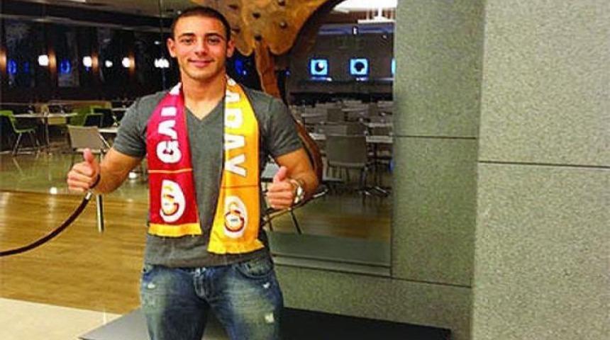 Ve Amrabat da resmen a&ccedil;ıklandı!