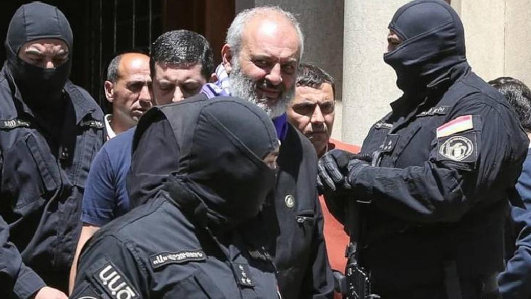 Ermenistan da  Darbe planı  iddiası! Paşinyan duyurdu... Muhalif başpiskopos gözaltına alındı 1