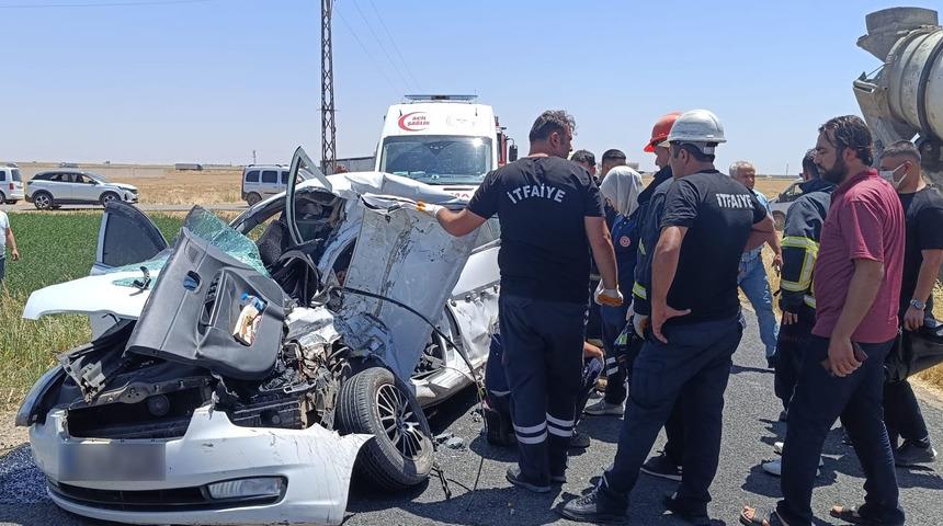 Mardin'de otomobil ile beton mikseri çarpıştı! 2 kişi hayatını kaybetti, 1 kişi yaralandı
