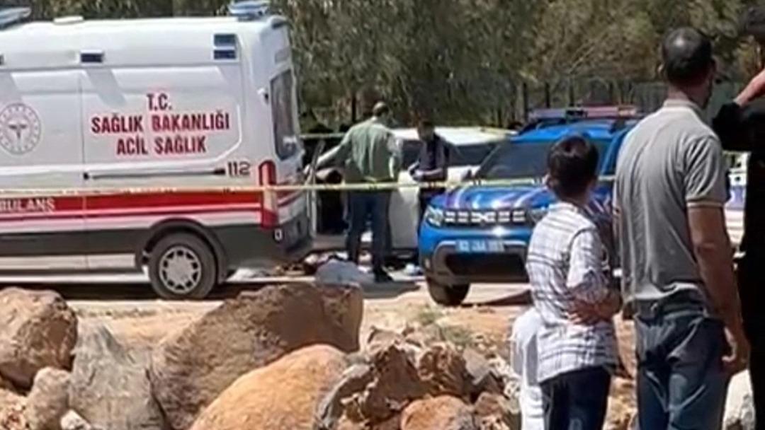 Şanlıurfa da dehşet! Evini bastığı kız arkadaşını öldürdü, annesi ile kardeşlerini yaralayıp otomobilde intihar etti 2