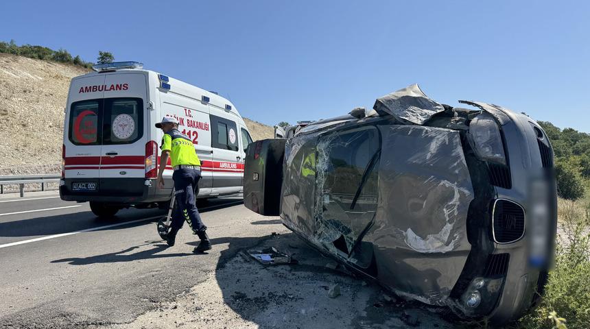 Kocaeli'de otomobil takla attı, içindeki 5 kişi kazadan yara almadan kurtuldu