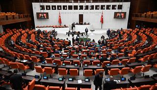 Ekonomiye ilişkin düzenlemeler içeren kanun teklifi kabul edildi! Yakıt kullanan ve hibrit otomobillerin ÖTV oranlarında değişiklik 