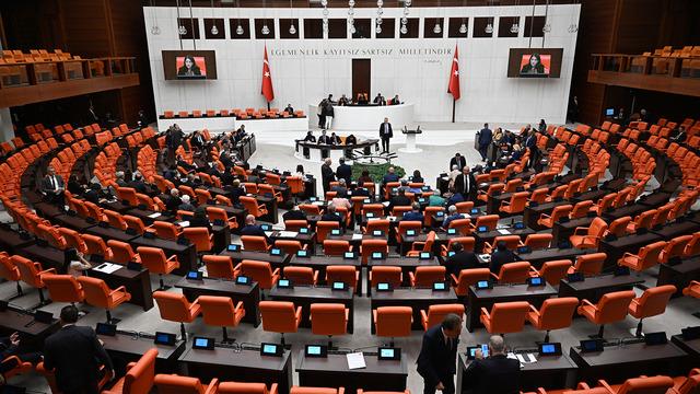Ekonomiye ilişkin düzenlemeler içeren kanun teklifi kabul edildi! Yakıt kullanan ve hibrit otomobillerin ÖTV oranlarında değişiklik 